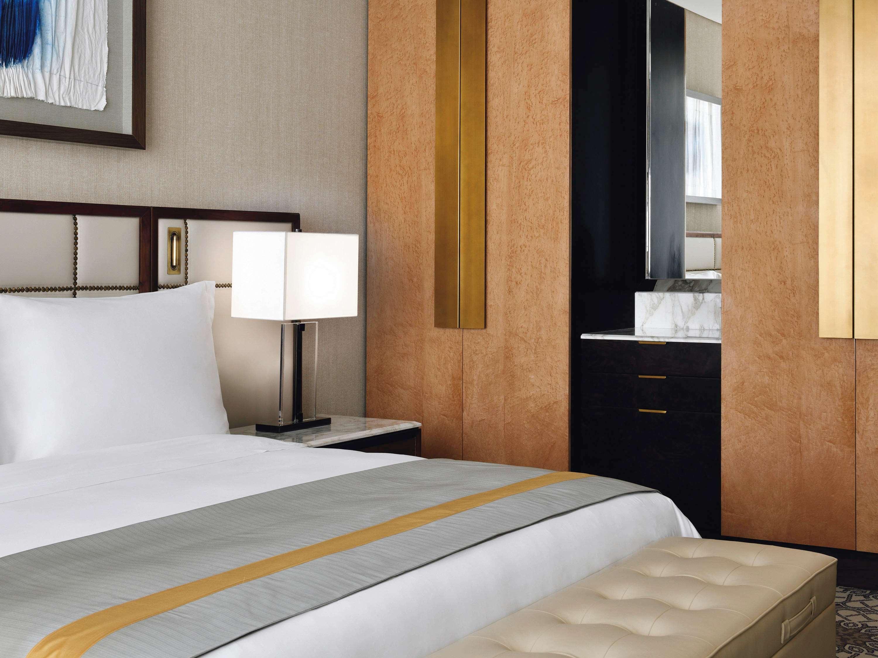 迪拜瑞享大广场酒店 外观 照片 A guest room at the Ritz-Carlton, Boston