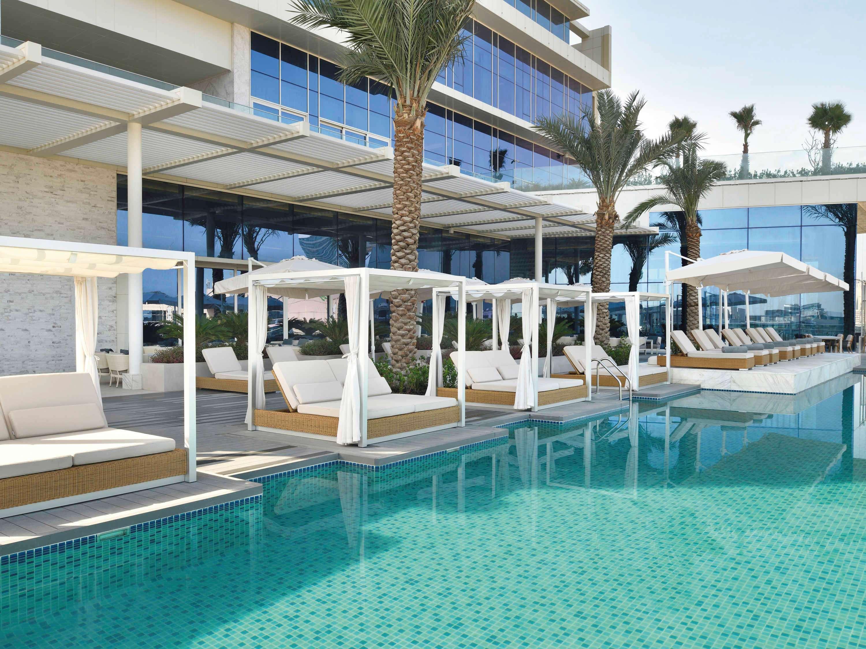 迪拜瑞享大广场酒店 外观 照片 The pool at the hotel