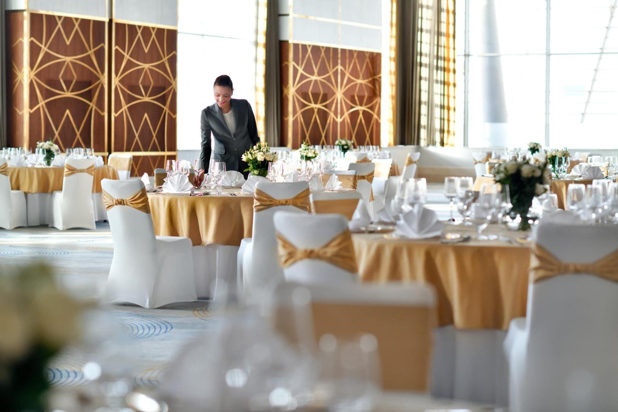 迪拜瑞享大广场酒店 外观 照片 A restaurant in a hotel