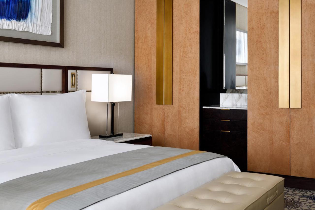 迪拜瑞享大广场酒店 外观 照片 A guest room at the Ritz-Carlton, Boston